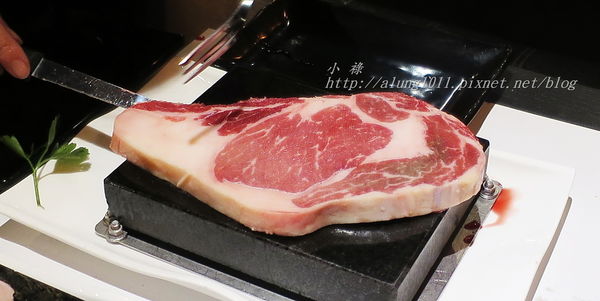 秘燒MEAT SHOW時尚岩燒牛排：秘燒MEAT SHOW時尚岩燒牛排