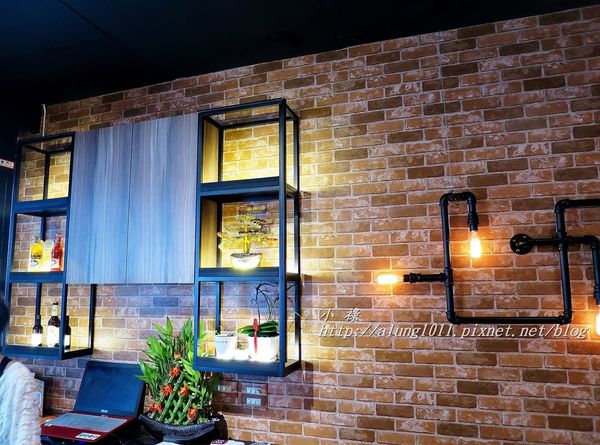 秘燒MEAT SHOW時尚岩燒牛排：秘燒MEAT SHOW時尚岩燒牛排