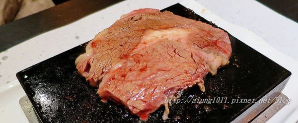 秘燒MEAT SHOW時尚岩燒牛排：秘燒MEAT SHOW時尚岩燒牛排