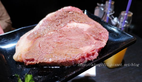 秘燒MEAT SHOW時尚岩燒牛排：秘燒MEAT SHOW時尚岩燒牛排