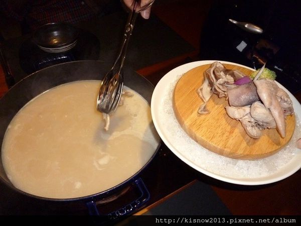 鹿一鍋22-雞肉和豬肚下鍋.JPG