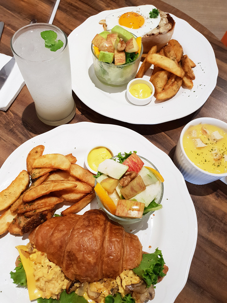 L'idée Café 樂點咖啡:♪板橋車站。L'idée Café 樂點咖啡♬ 富士山抹茶提拉米蘇 美味又好拍