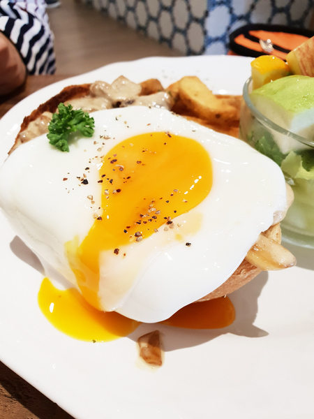 L'idée Café 樂點咖啡:♪板橋車站。L'idée Café 樂點咖啡♬ 富士山抹茶提拉米蘇 美味又好拍