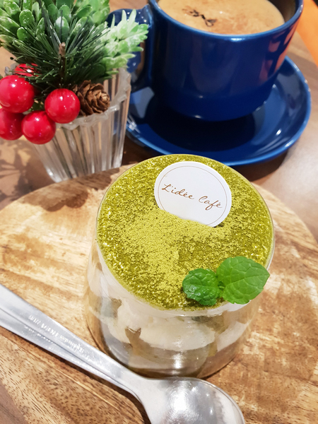 L'idée Café 樂點咖啡:♪板橋車站。L'idée Café 樂點咖啡♬ 富士山抹茶提拉米蘇 美味又好拍