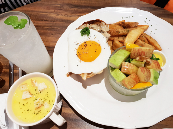 L'idée Café 樂點咖啡:♪板橋車站。L'idée Café 樂點咖啡♬ 富士山抹茶提拉米蘇 美味又好拍