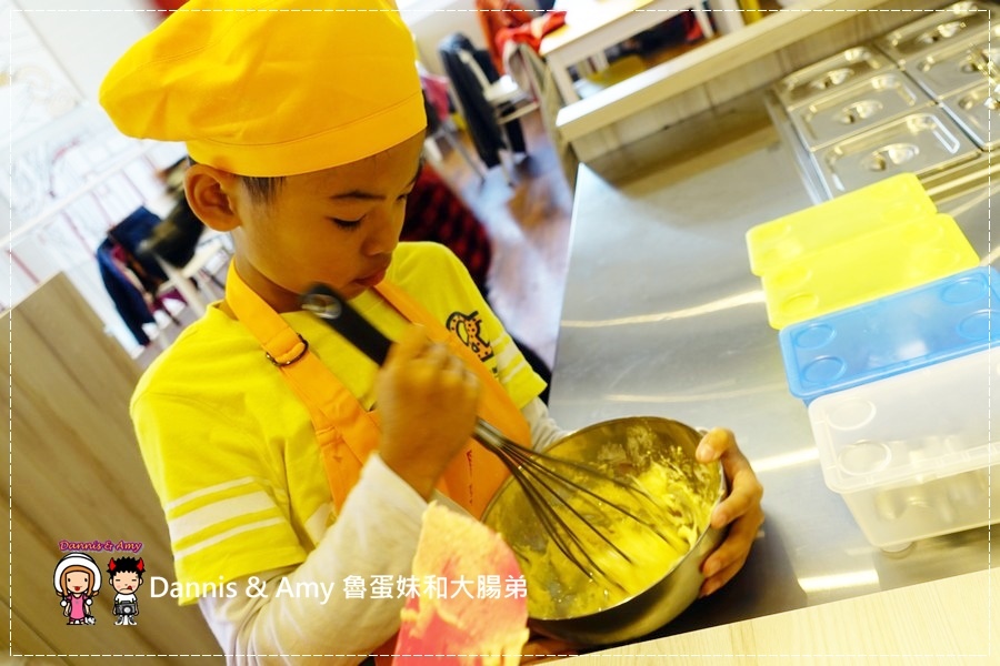 20170403《新竹竹北美食》亞尼克竹北店41~48試營運‧49開幕。團購美食亞尼克生乳捲。親子甜點DIY︱ 開幕優惠每月優惠分享。內用外帶皆可 （現場影片） (32).jpg