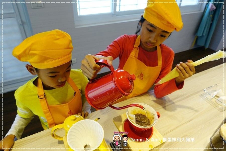 20170403《新竹竹北美食》亞尼克竹北店41~48試營運‧49開幕。團購美食亞尼克生乳捲。親子甜點DIY︱ 開幕優惠每月優惠分享。內用外帶皆可 （現場影片） (30).jpg