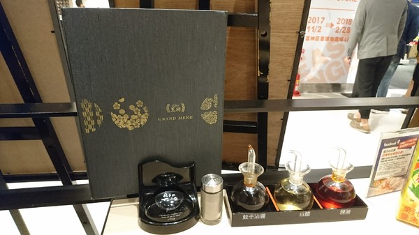 餃子の王將-台灣一號店:高雄漢神巨蛋~餃子の 王將~台灣1號日本直營店~引以為豪的日式煎餃~攻佔你我的味蕾~