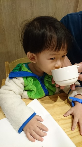 餃子の王將-台灣一號店:高雄漢神巨蛋~餃子の 王將~台灣1號日本直營店~引以為豪的日式煎餃~攻佔你我的味蕾~