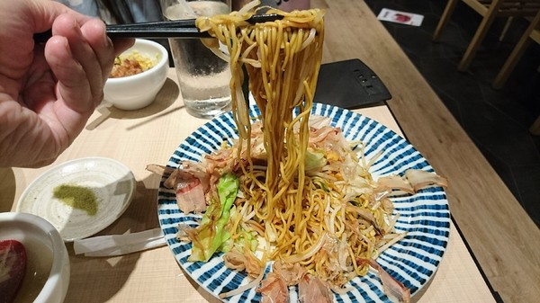 餃子の王將-台灣一號店:高雄漢神巨蛋~餃子の 王將~台灣1號日本直營店~引以為豪的日式煎餃~攻佔你我的味蕾~