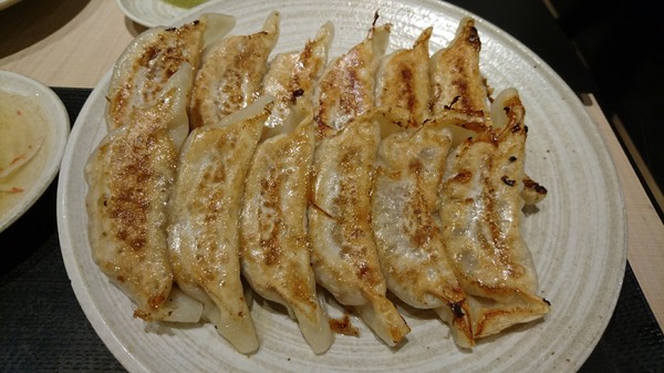 餃子の王將-台灣一號店:高雄漢神巨蛋~餃子の 王將~台灣1號日本直營店~引以為豪的日式煎餃~攻佔你我的味蕾~