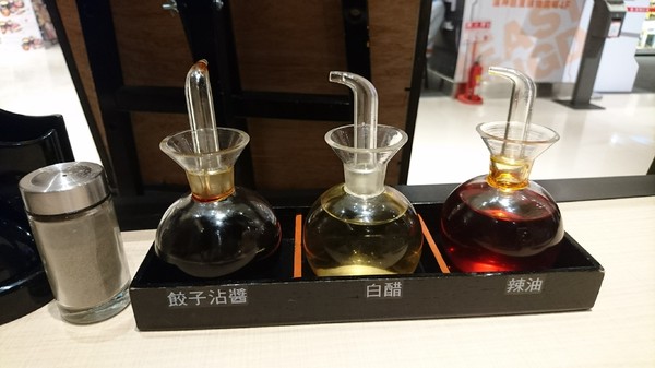 餃子の王將-台灣一號店:高雄漢神巨蛋~餃子の 王將~台灣1號日本直營店~引以為豪的日式煎餃~攻佔你我的味蕾~