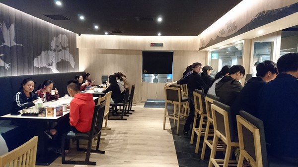 餃子の王將-台灣一號店:高雄漢神巨蛋~餃子の 王將~台灣1號日本直營店~引以為豪的日式煎餃~攻佔你我的味蕾~