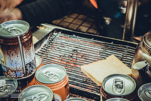 崁仔頂無名碳烤三明治【基隆美食】|基隆市仁愛區崁仔頂魚市必吃三明治，愛玩客詹姆士不睡覺推薦。