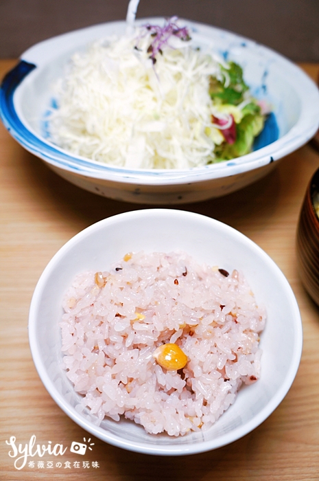 【新北板橋區】伊勢路-勝勢日式豬排(板橋大遠百店)。日本人氣豬排店新推出伊勢龍蝦、厚切牛舌、究好豬