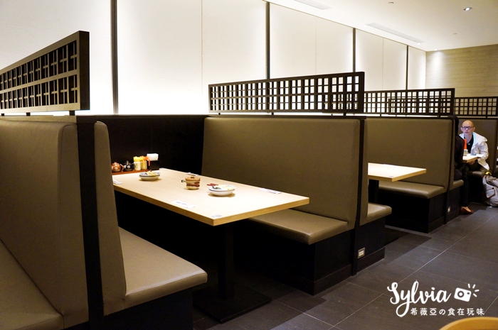 【新北板橋區】伊勢路-勝勢日式豬排(板橋大遠百店)。日本人氣豬排店新推出伊勢龍蝦、厚切牛舌、究好豬