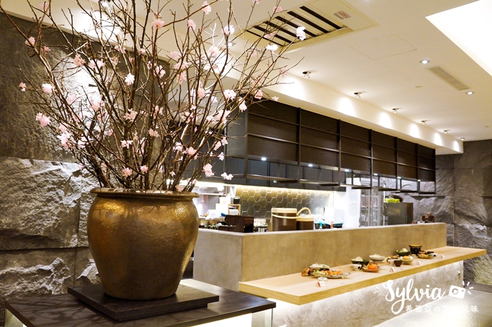 【新北板橋區】伊勢路-勝勢日式豬排(板橋大遠百店)。日本人氣豬排店新推出伊勢龍蝦、厚切牛舌、究好豬