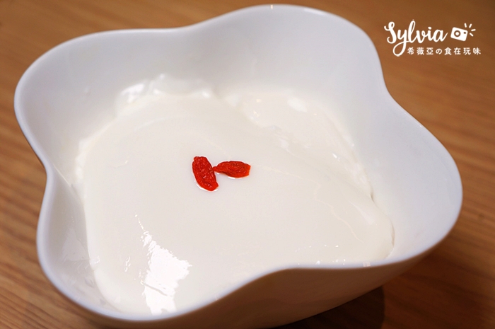 【新北板橋區】伊勢路-勝勢日式豬排(板橋大遠百店)。日本人氣豬排店新推出伊勢龍蝦、厚切牛舌、究好豬