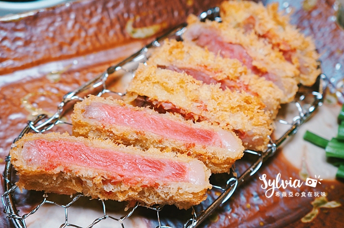 【新北板橋區】伊勢路-勝勢日式豬排(板橋大遠百店)。日本人氣豬排店新推出伊勢龍蝦、厚切牛舌、究好豬