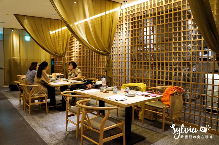 【新北板橋區】伊勢路-勝勢日式豬排(板橋大遠百店)。日本人氣豬排店新推出伊勢龍蝦、厚切牛舌、究好豬