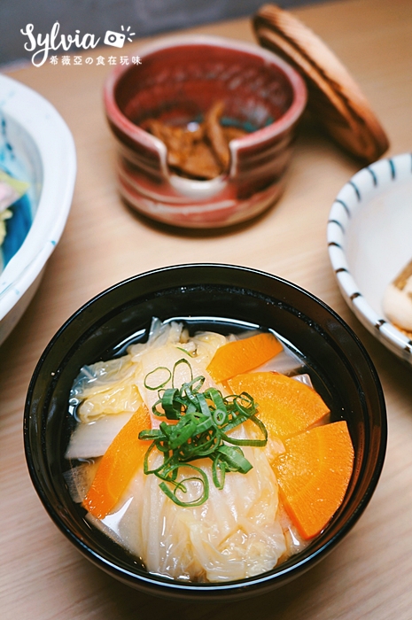 【新北板橋區】伊勢路-勝勢日式豬排(板橋大遠百店)。日本人氣豬排店新推出伊勢龍蝦、厚切牛舌、究好豬