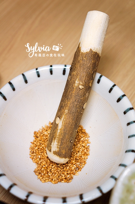 【新北板橋區】伊勢路-勝勢日式豬排(板橋大遠百店)。日本人氣豬排店新推出伊勢龍蝦、厚切牛舌、究好豬