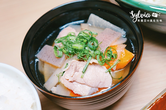 【新北板橋區】伊勢路-勝勢日式豬排(板橋大遠百店)。日本人氣豬排店新推出伊勢龍蝦、厚切牛舌、究好豬