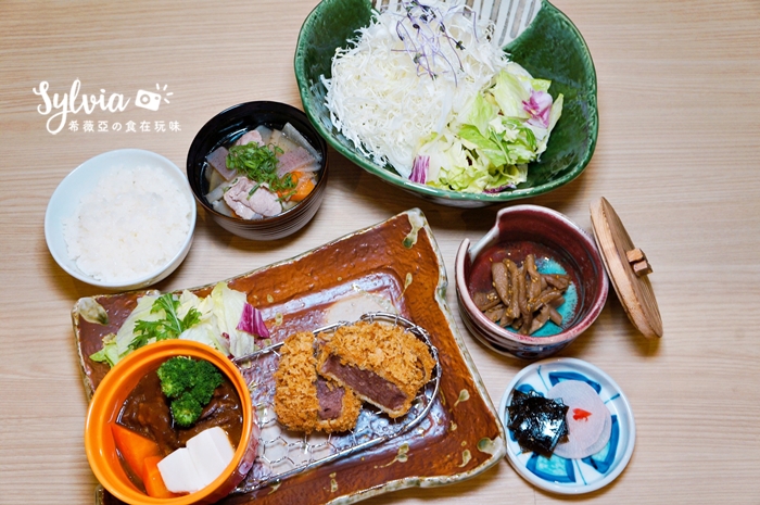 【新北板橋區】伊勢路-勝勢日式豬排(板橋大遠百店)。日本人氣豬排店新推出伊勢龍蝦、厚切牛舌、究好豬