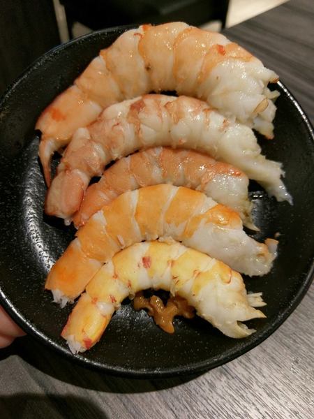 湯正黑潮涮涮：湯正黑潮涮涮-新莊真材實料火鍋  海產新鮮看的見  肉片也是超霸氣  份量絕對大到你不要不要的