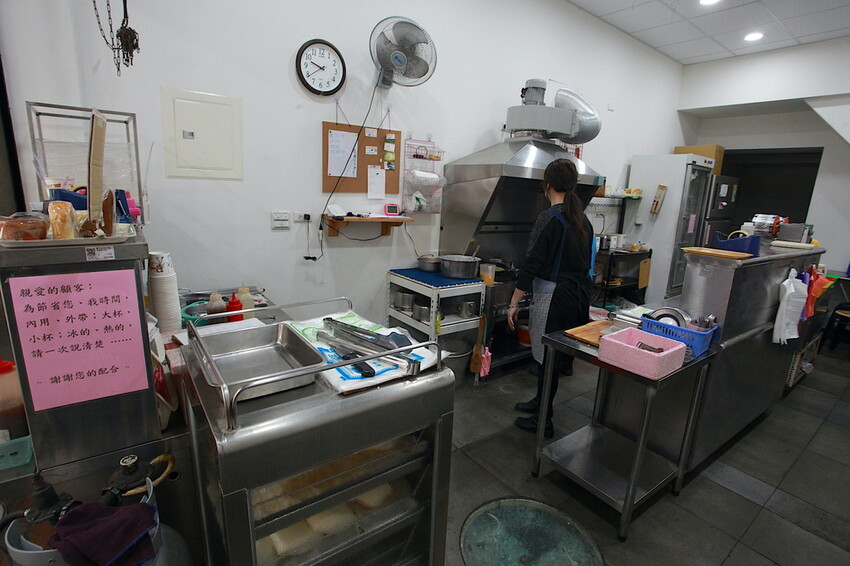 台南市北區吃。台南｜中西區。「老李早餐店」傳承三代飄香超過70年老字號早餐店，寒冷冬天來碗濃醇香米漿跟杏仁茶真幸