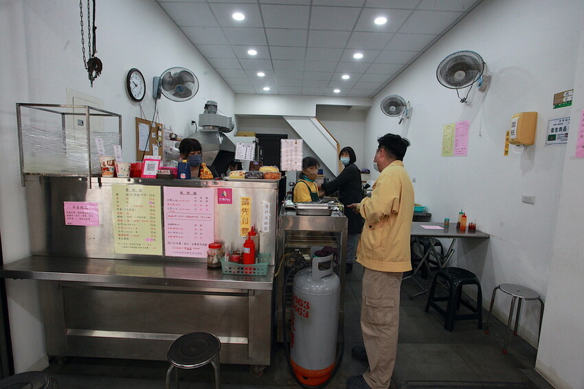 台南市北區吃。台南｜中西區。「老李早餐店」傳承三代飄香超過70年老字號早餐店，寒冷冬天來碗濃醇香米漿跟杏仁茶真幸
