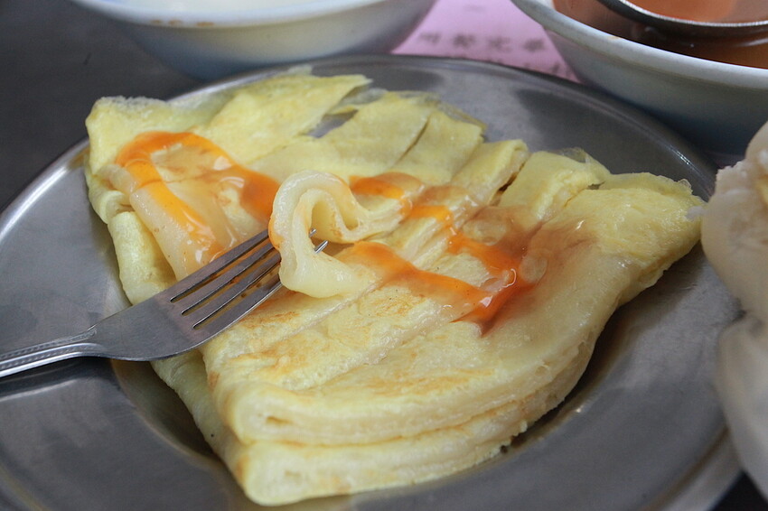 台南市北區吃。台南｜中西區。「老李早餐店」傳承三代飄香超過70年老字號早餐店，寒冷冬天來碗濃醇香米漿跟杏仁茶真幸