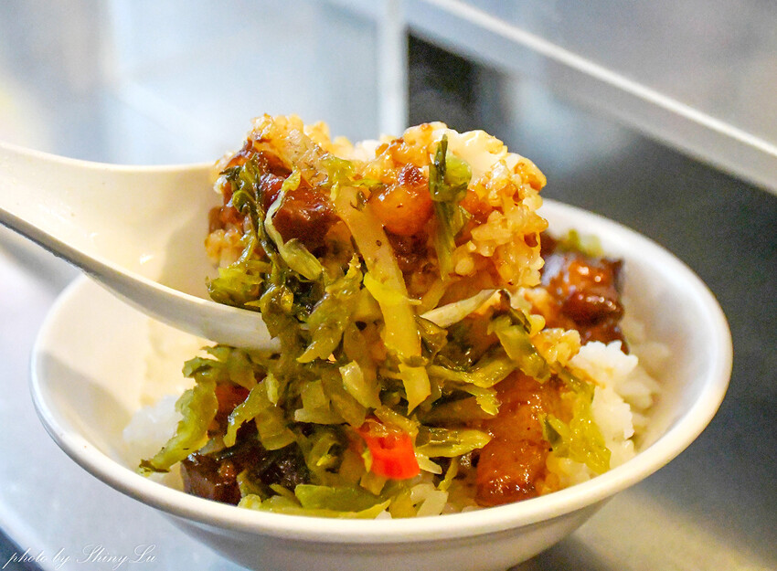 台北60年老店,加酸菜的魯肉飯好吃