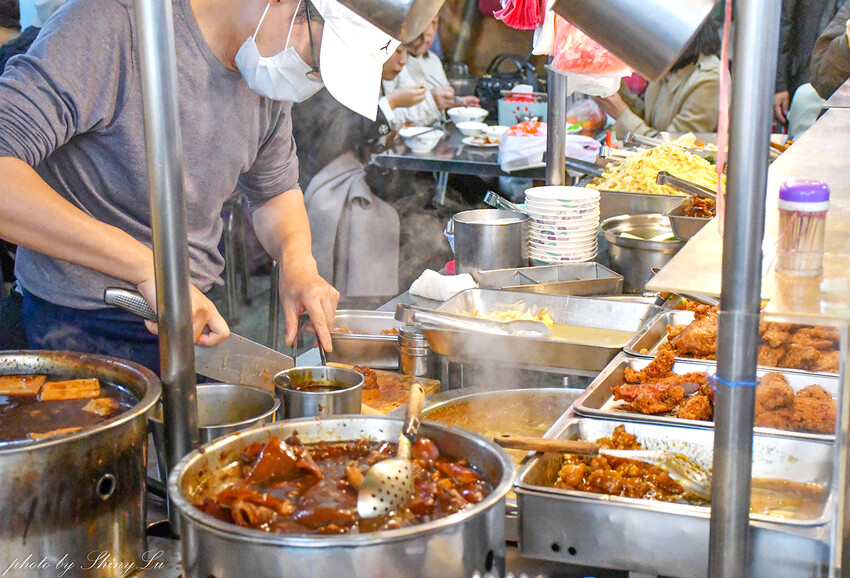 台北60年老店,加酸菜的魯肉飯好吃
