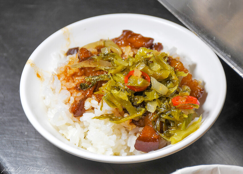 台北60年老店,加酸菜的魯肉飯好吃