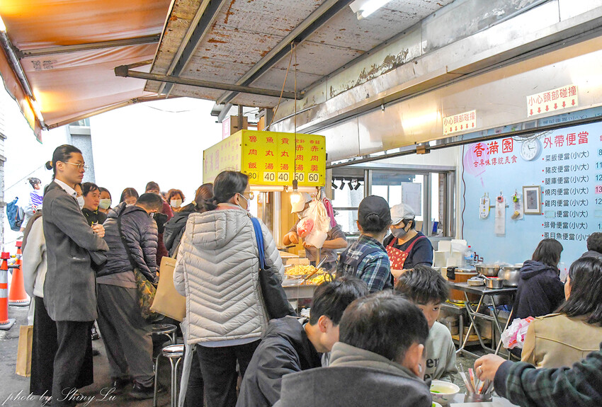 台北60年老店,加酸菜的魯肉飯好吃