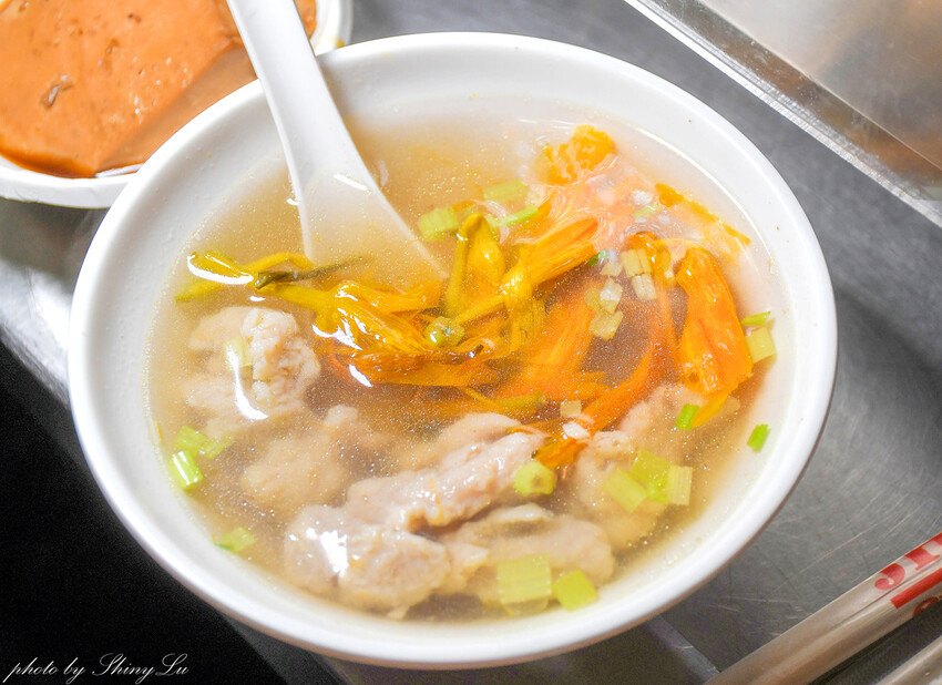 台北60年老店,加酸菜的魯肉飯好吃