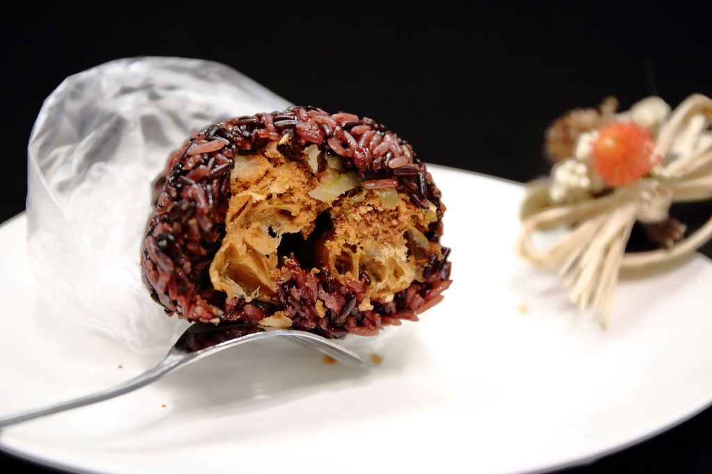 【食。永和】劉家飯糰~永和隱藏版早餐美食。紫米飯糰香Q好吃,只要銅板價!