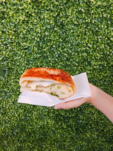 { 台北。信義}藝人吳宗憲從高雄左營帶來的美味，傳說中的平價奢華早餐王家口袋燒餅 Pocket Wang，＠蛋白植的饕客食堂