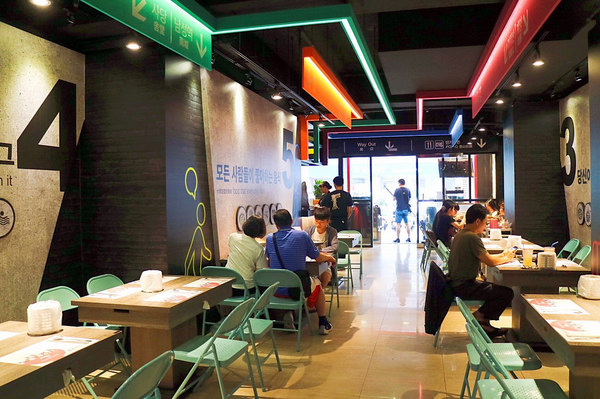 釜山拉麵(中壢店):美食►桃園中壢┃POP G 釜山拉麵-中壢店┃韓國人氣專賣店,好浮誇的鍋巴烤雞、骰子牛起司年糕鍋!霸氣無極限