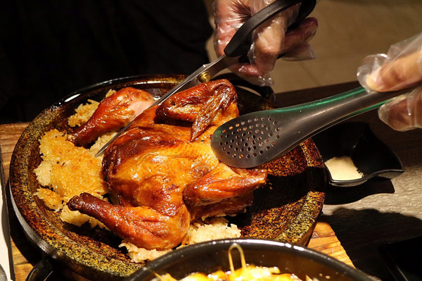 釜山拉麵(中壢店):美食►桃園中壢┃POP G 釜山拉麵-中壢店┃韓國人氣專賣店,好浮誇的鍋巴烤雞、骰子牛起司年糕鍋!霸氣無極限