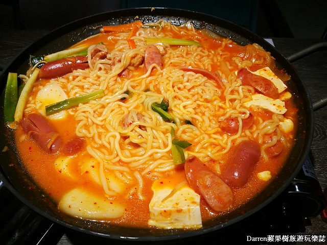 『桃園中壢韓式料理餐廳』釜山拉麵人氣店(中壢店)★每日限量超人氣龍蝦拉麵霸氣登場/肋排拉麵烤雞拉麵部隊鍋起司年糕鍋霸氣出擊