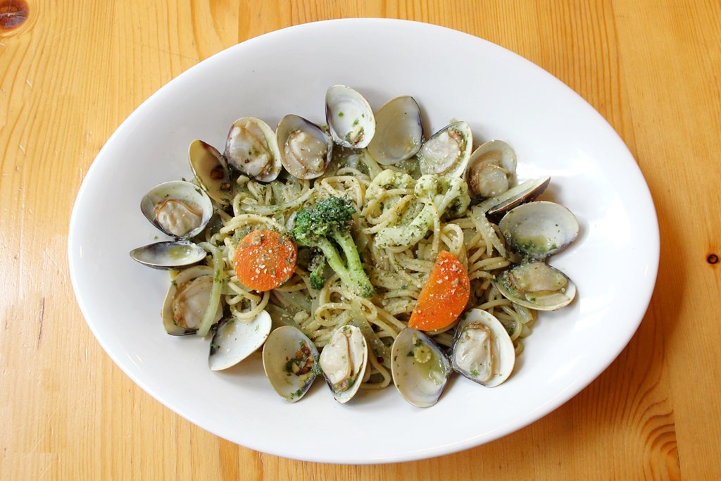 頌膾Brunch，小巧的店家卻有大大的滿足，帶小孩兒來也很不賴。 - 微笑Joe幸運