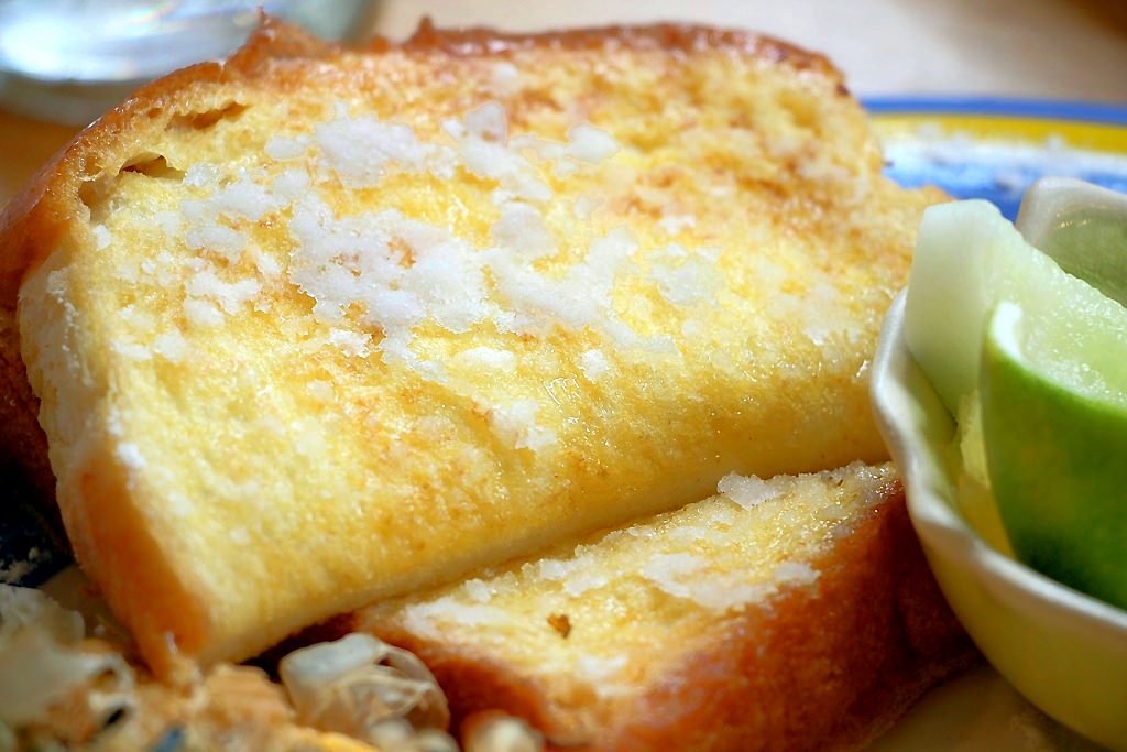 頌膾Brunch，小巧的店家卻有大大的滿足，帶小孩兒來也很不賴。 - 微笑Joe幸運