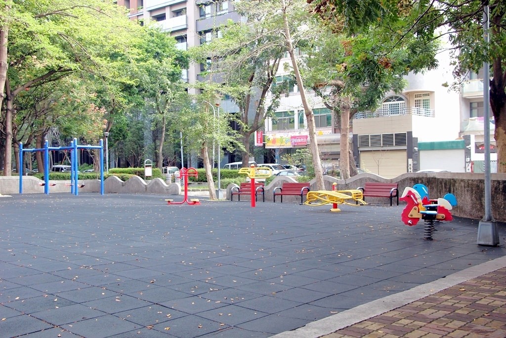 頌膾Brunch，小巧的店家卻有大大的滿足，帶小孩兒來也很不賴。 - 微笑Joe幸運