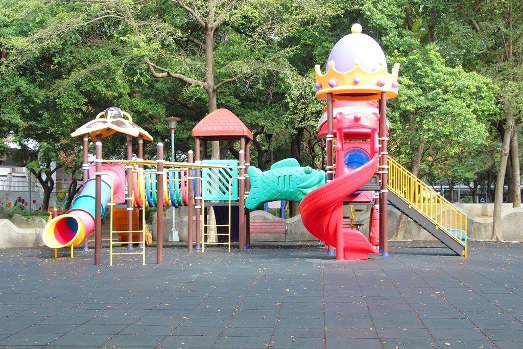 頌膾Brunch，小巧的店家卻有大大的滿足，帶小孩兒來也很不賴。 - 微笑Joe幸運