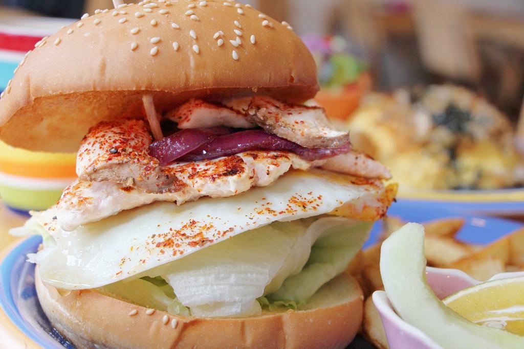 頌膾Brunch，小巧的店家卻有大大的滿足，帶小孩兒來也很不賴。 - 微笑Joe幸運