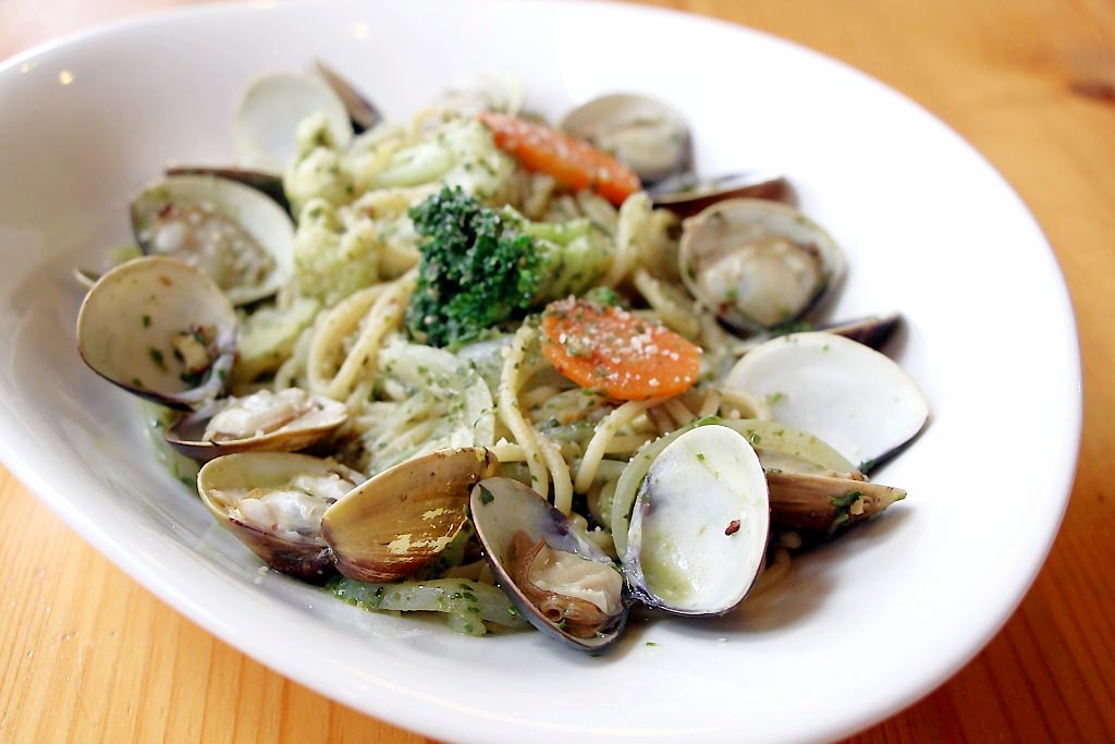 頌膾Brunch，小巧的店家卻有大大的滿足，帶小孩兒來也很不賴。 - 微笑Joe幸運