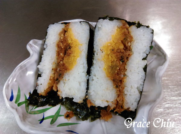 7-11 鹹蛋黃肉鬆飯糰 鹹蛋黃季 7-11 鹹蛋黃肉鬆飯糰 鹹蛋黃季