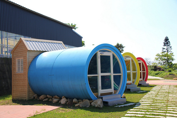 巨埔農場:【新竹景點】新埔巨埔農場~廣源記圳步道/黃風鈴花盛開/遇見七彩繽紛的夢幻彩虹水管屋